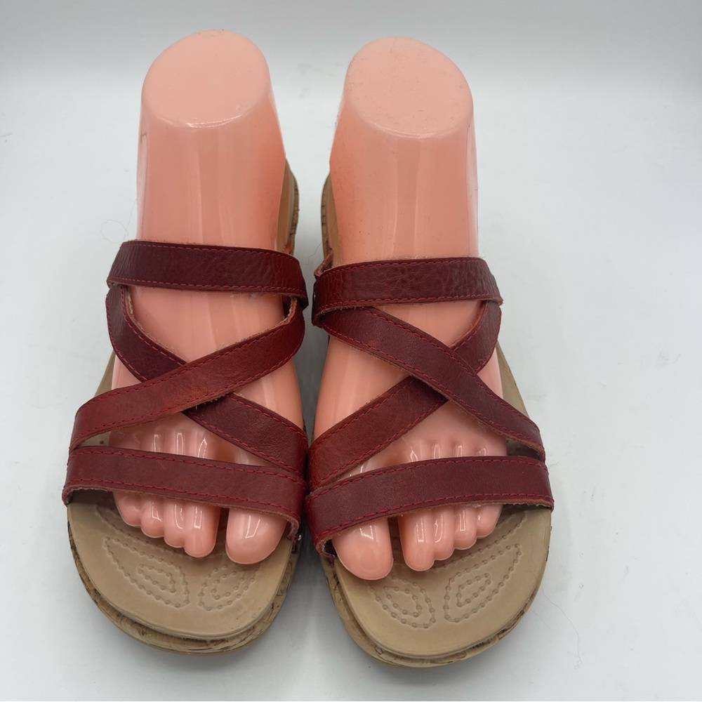 Crocs A-Leigh Women's Red Strappy Leather Cork Wedge Sandal Size 8 Comfort Shoe